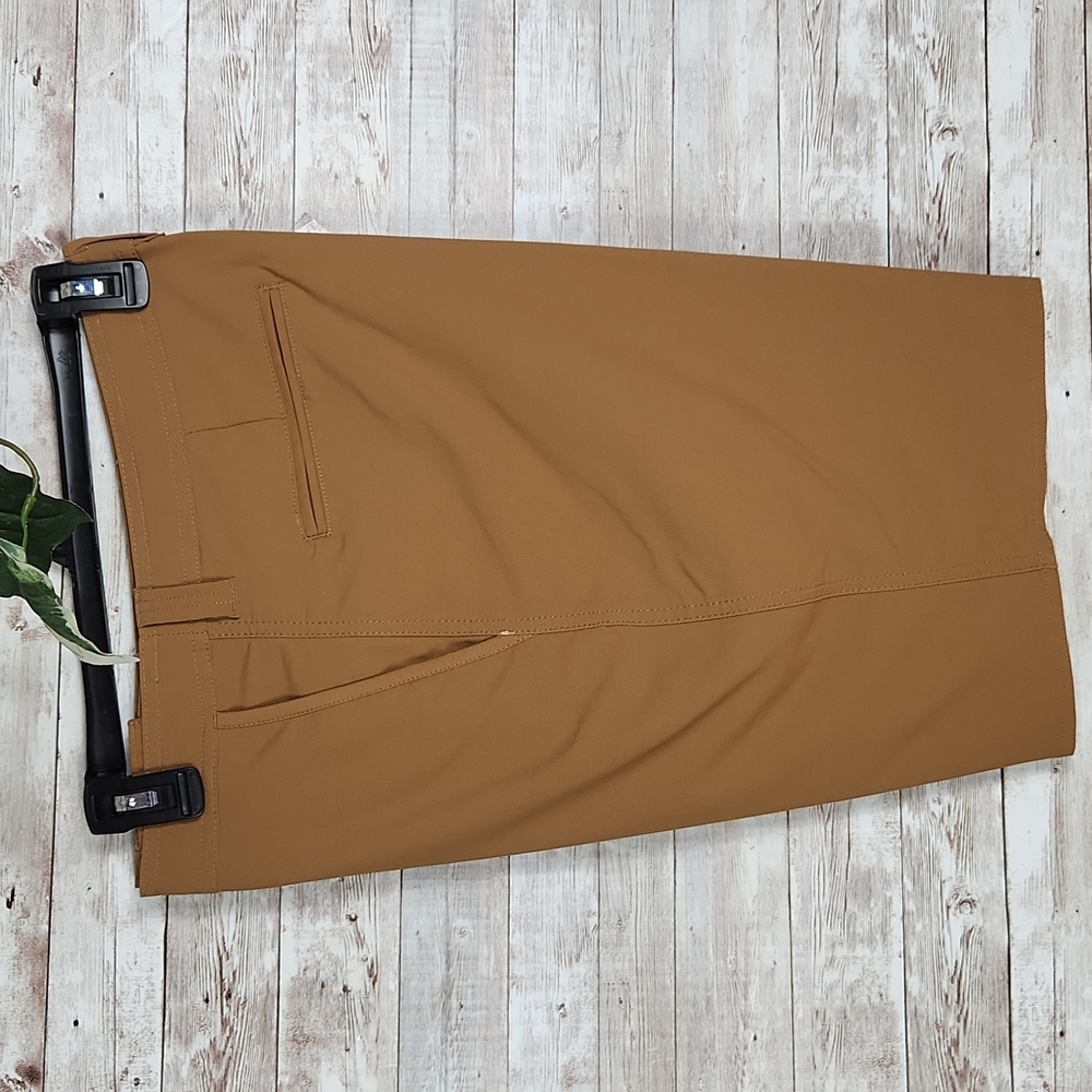 NWOT, George, 0272, Tan, men's at the knee shorts. Sz 34 length 20.5 - Picture 2 of 6